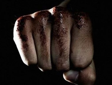 Ρομά ξυλοκόπησαν πυροσβέστη στα Μέγαρα - Χάος παντού